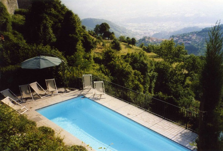 53 Pool with panorama.jpg
